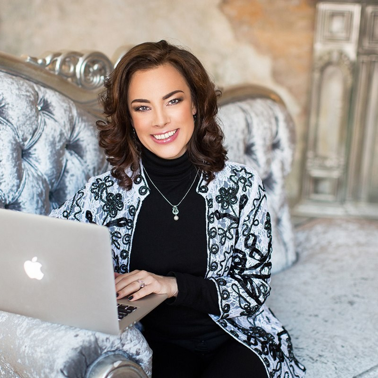 Отзывы о фотографе Анне Юмаловой — реальные истории клиентов. Женский фотограф в Санк-Петербурге и Москве — фотосессия девушки в студии, портрет, фотосъемка