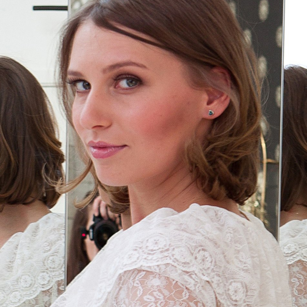 Отзывы о фотографе Анне Юмаловой — реальные истории клиентов. Женский фотограф в Санк-Петербурге и Москве — фотосессия девушки в студии, портрет, фотосъемка