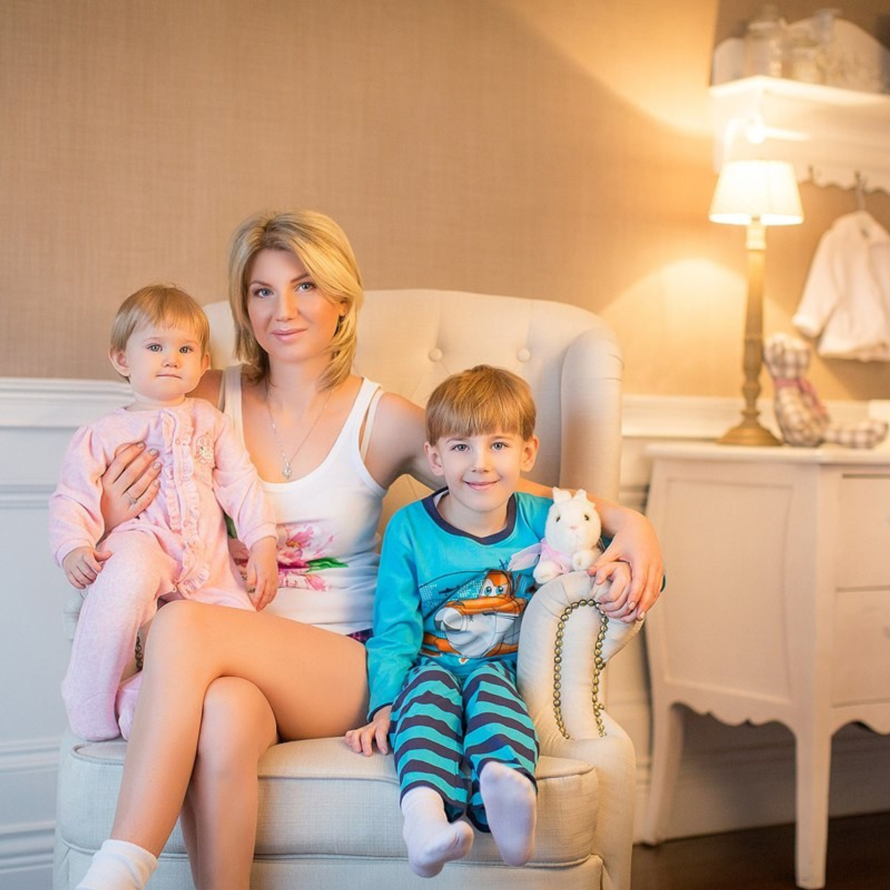 Отзывы о фотографе Анне Юмаловой — реальные истории клиентов. Женский фотограф в Санк-Петербурге и Москве — фотосессия девушки в студии, портрет, фотосъемка