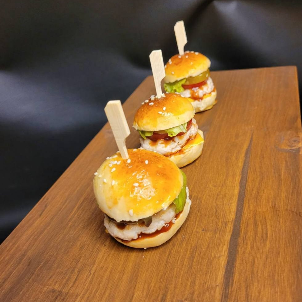 Мини-бургеры с котлетой. Кейтеринг, фуршеты, гастробоксы, авторские закуски в Уссурийске