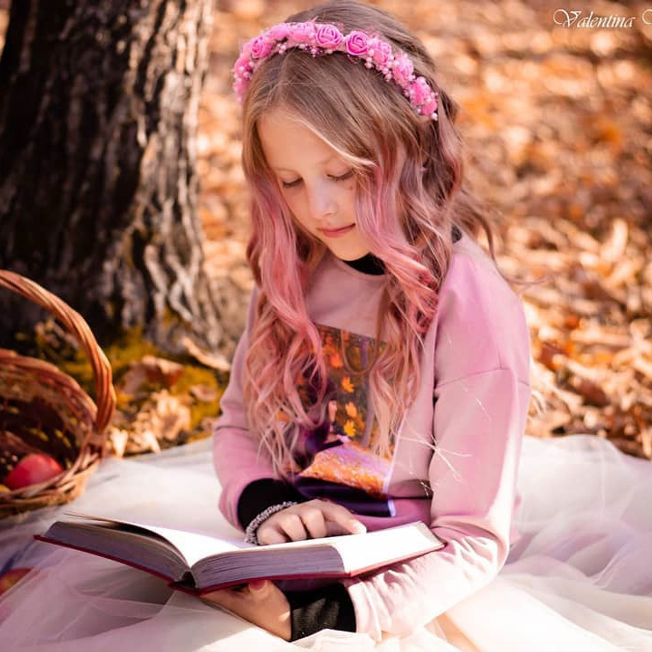 Девочка с книжкой