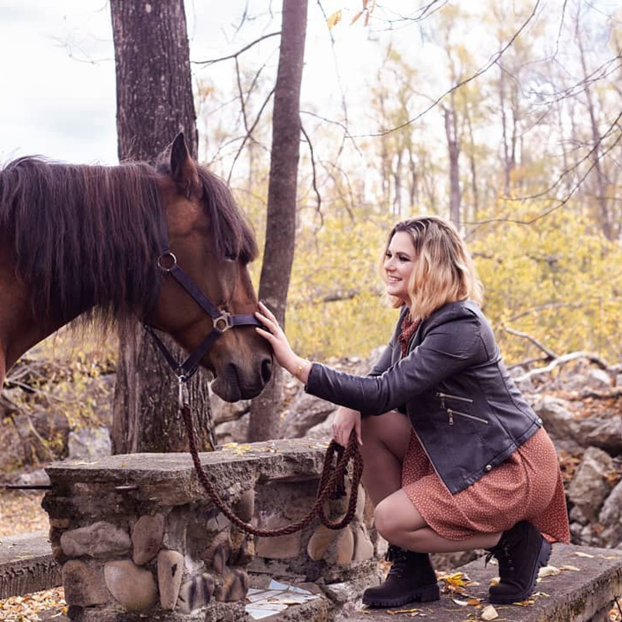 Девушка с лошадью