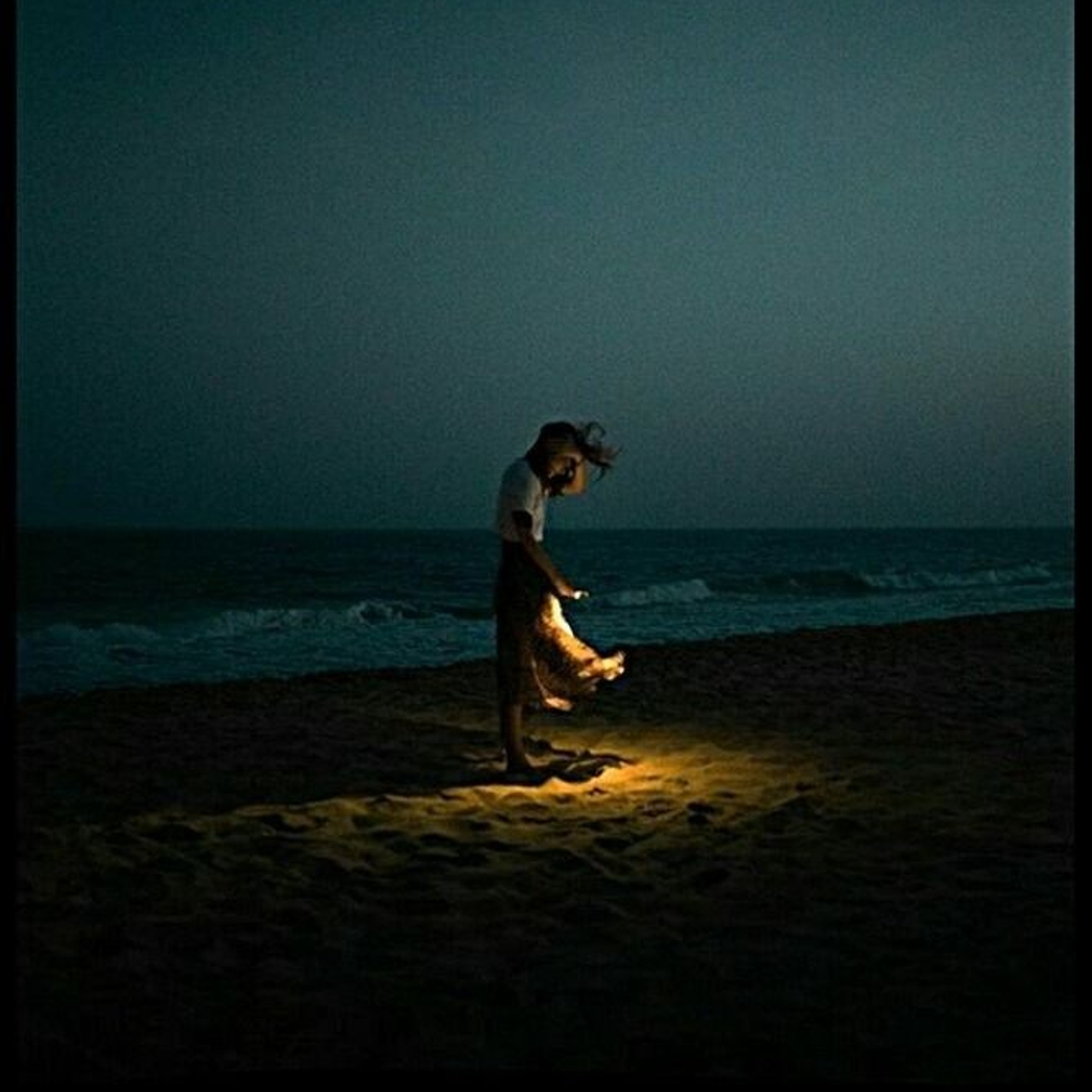 Девушка на&nbsp;берегу