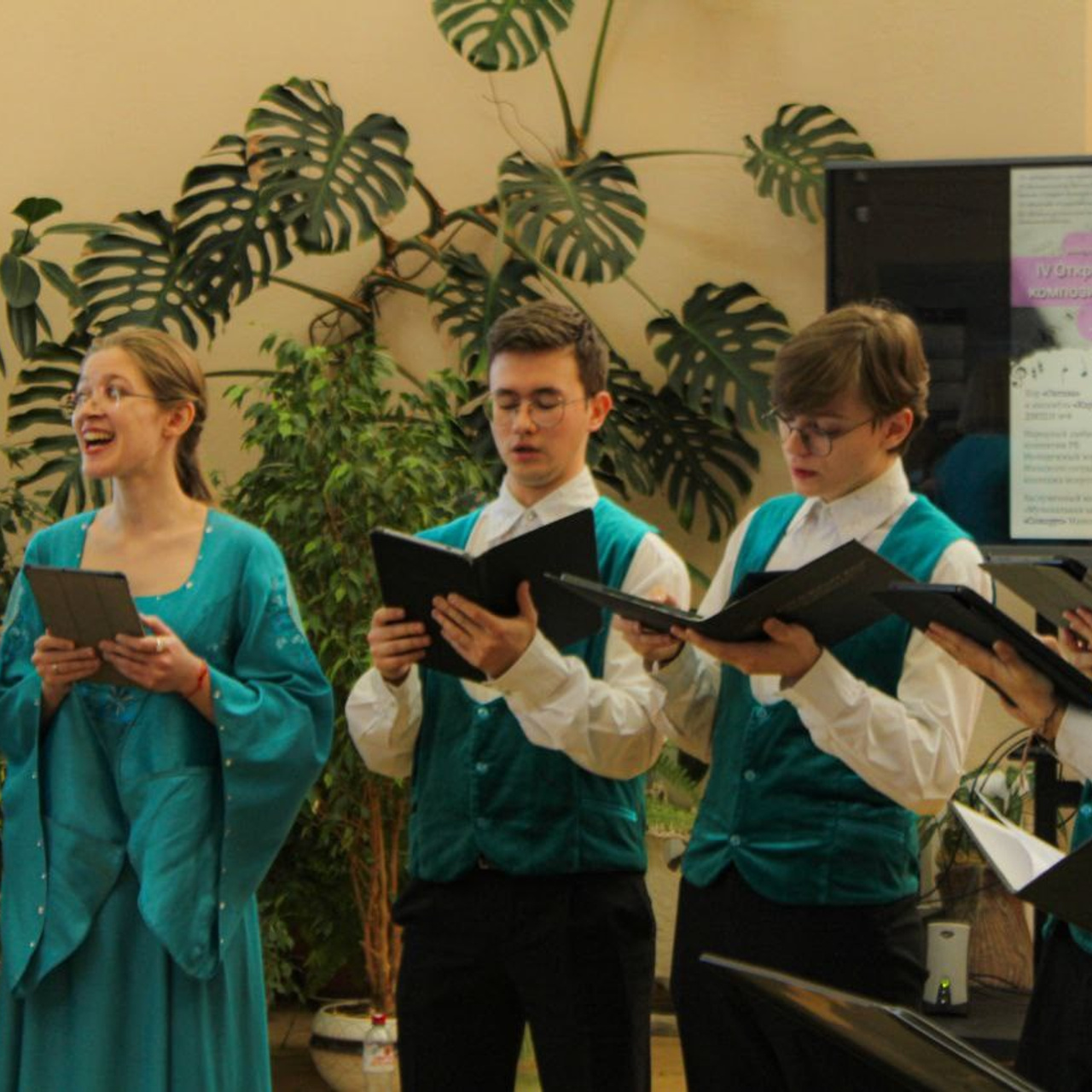 Уроки музыки онлайн, сольфеджио с нуля, гармония. Екатерина Левченко — композитор, музыковед, преподаватель