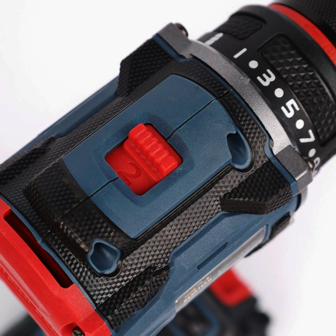 Съемка с акцентом на сочетание традиционных и современных элементов.