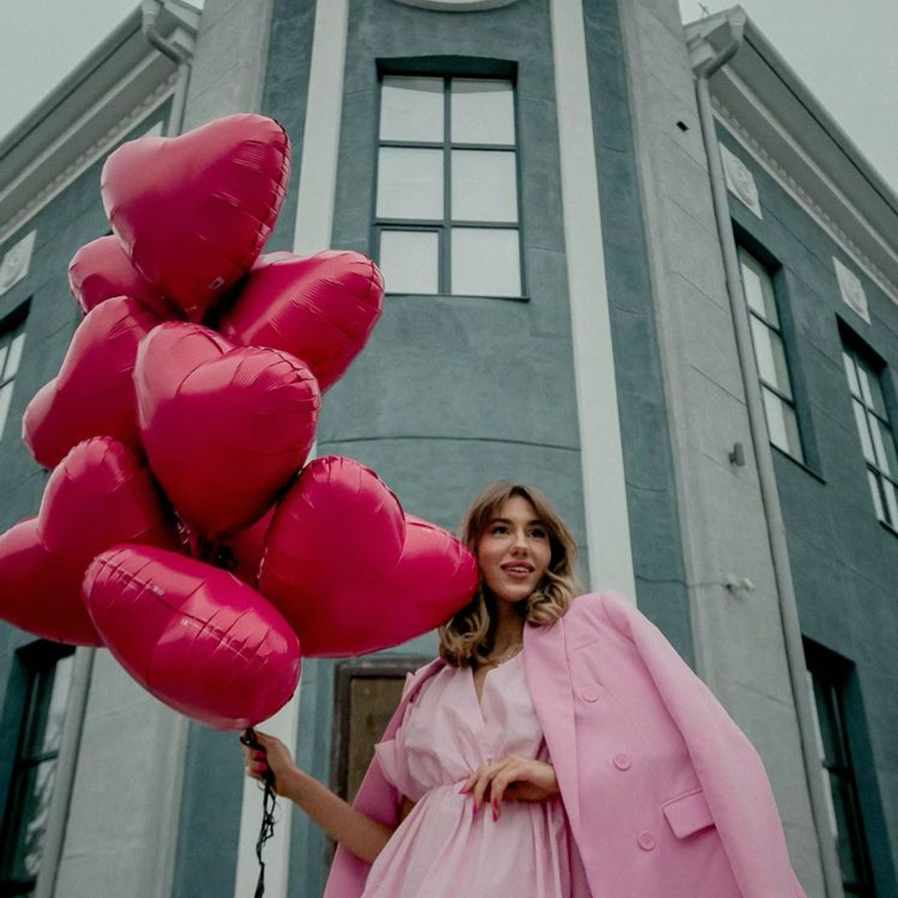 Предметное фото праздничных шаров - атмосфера веселья и радости в каждом шарике.