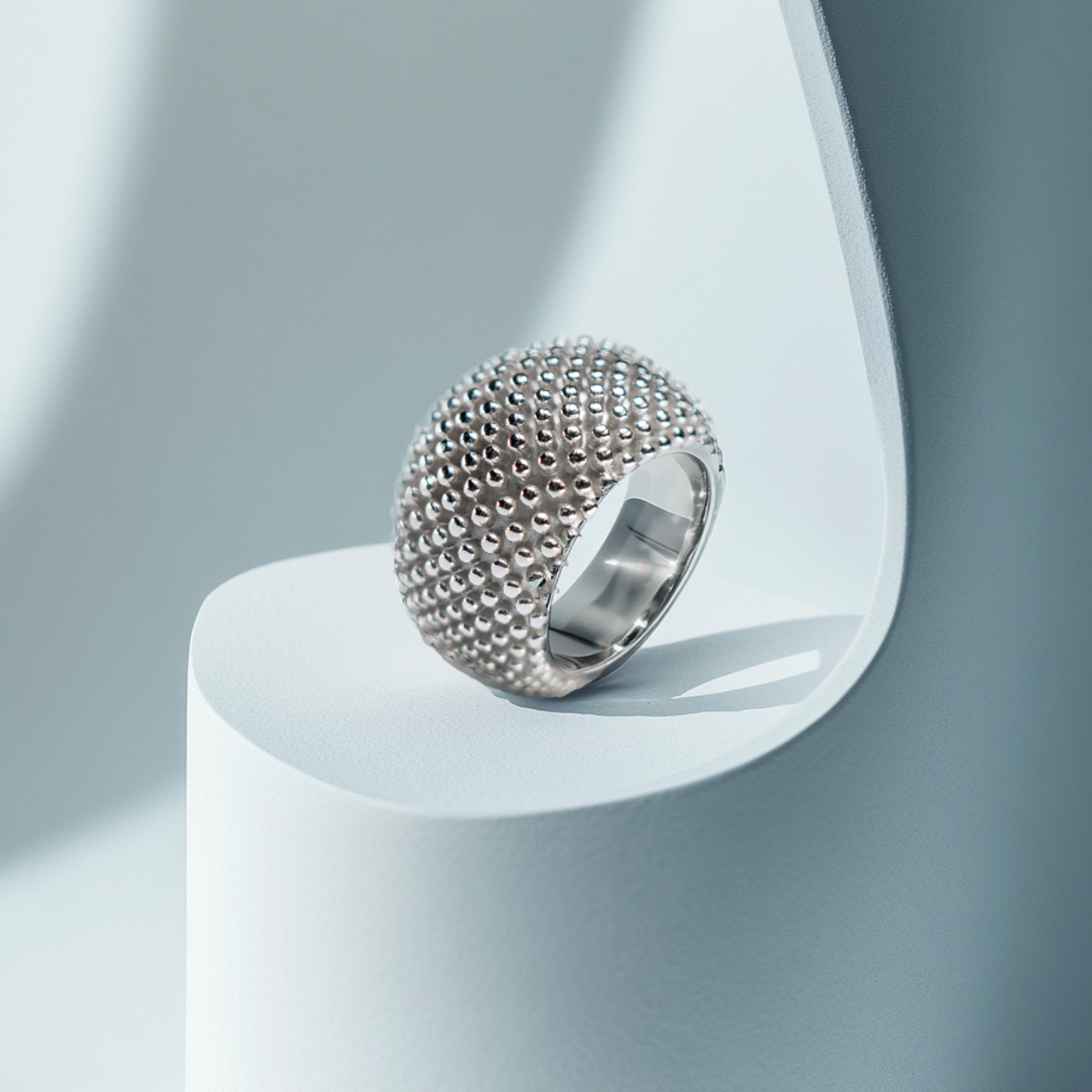 Предметная съемка бижутерии, создающая незабываемые образы для особых случаев.