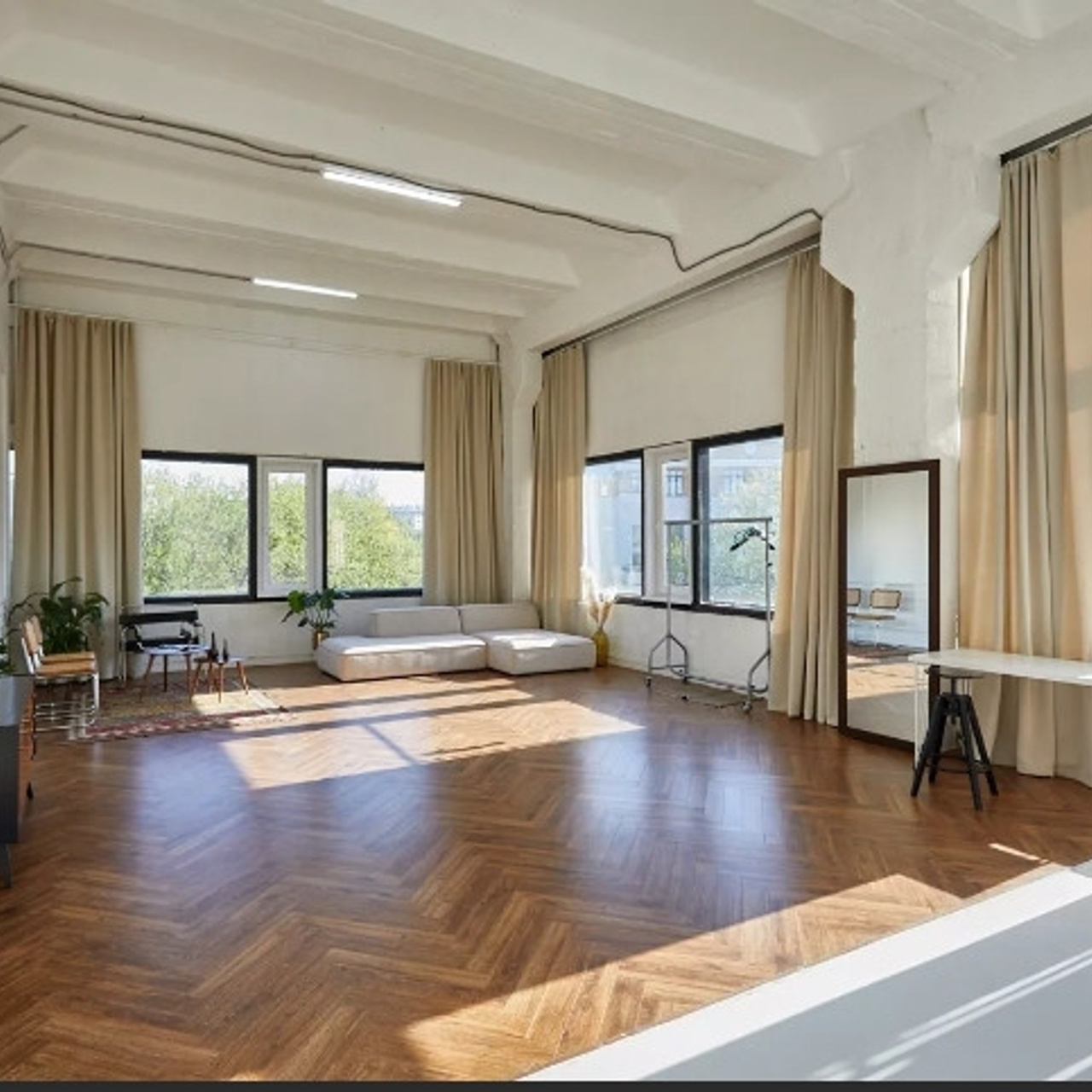 Blank studios Циклорама и паркет