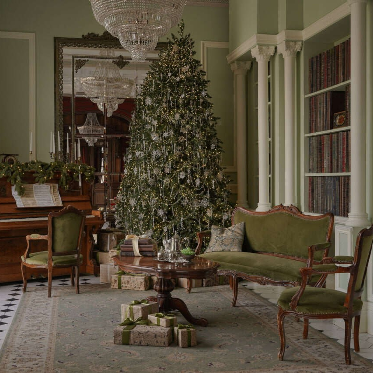 LEONA — зал Галерея