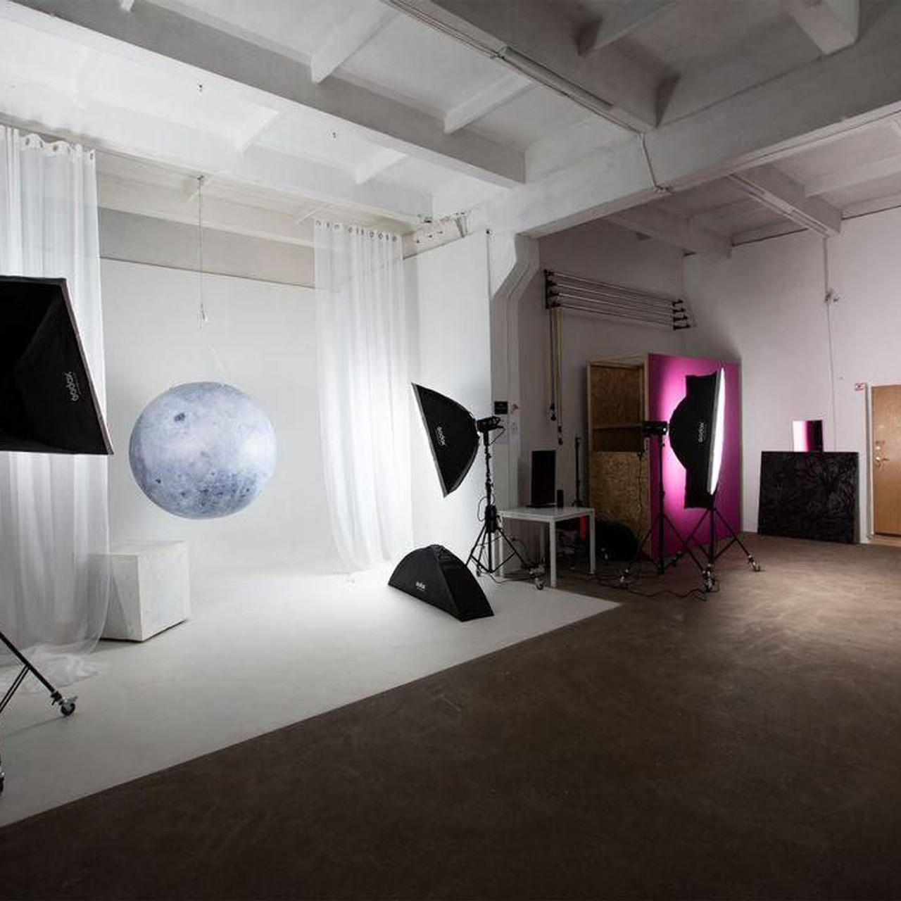 2click  — зал MOON