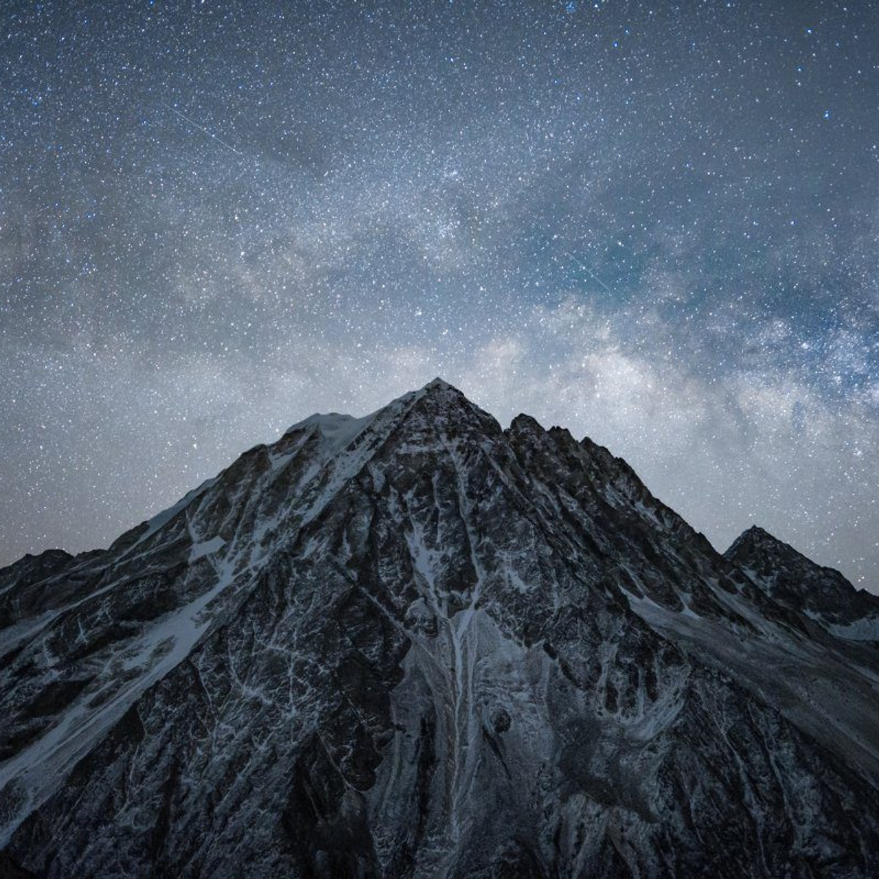 Широкоугольный мануальный объектив Laowa Argus 28 mm F1.2 FF. Фотограф — видеограф в Москве Дмитрий Менделеев