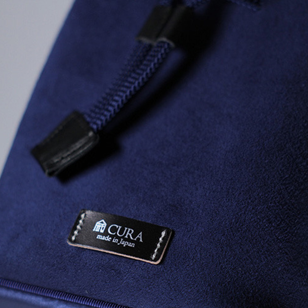 Стильная замшевая сумка для вашей камеры. Фотограф — видеограф в Москве Дмитрий Менделеев