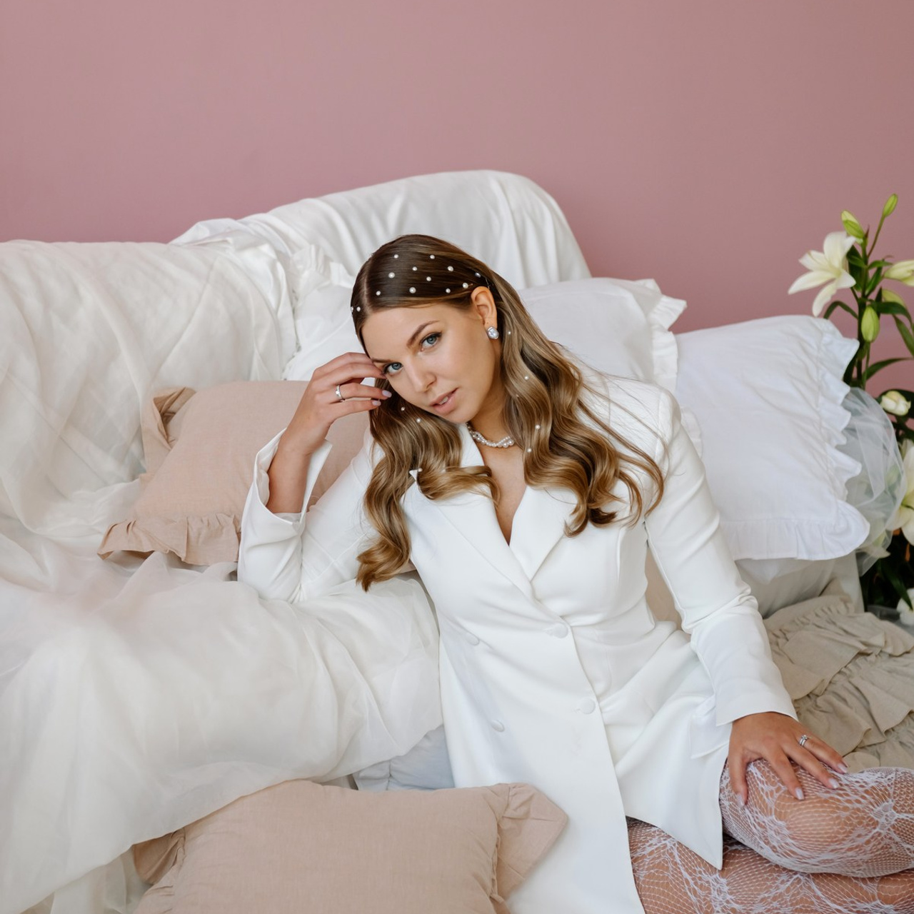 С цветами и жемчугом