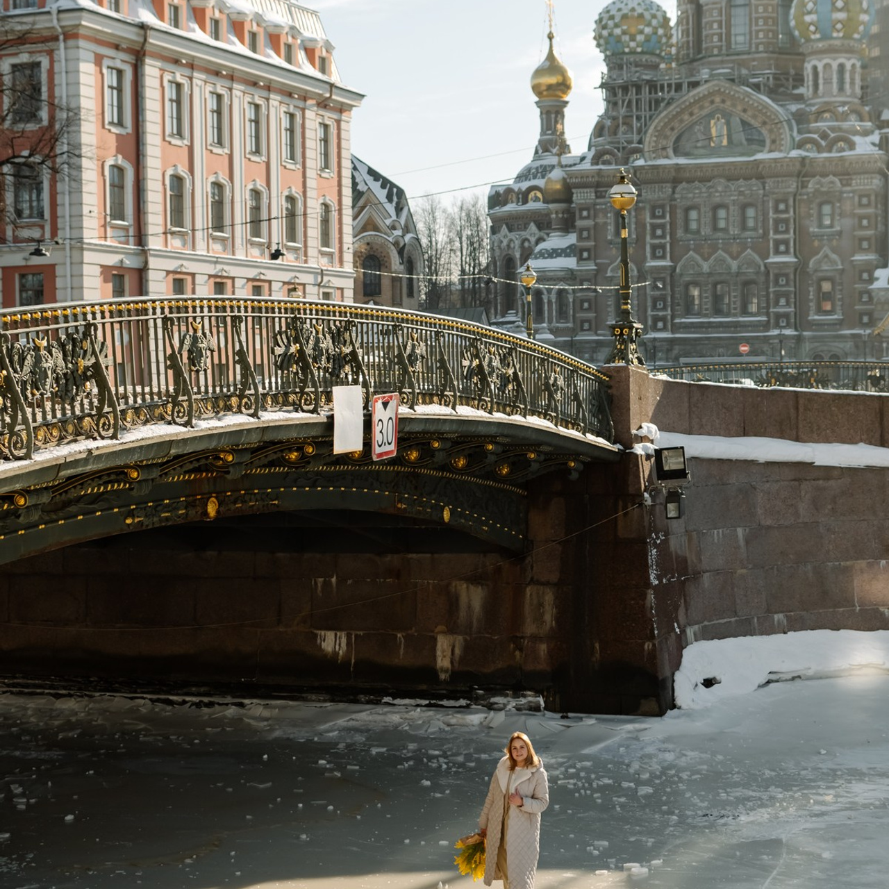 Прогулка с цветами по улицам и каналам