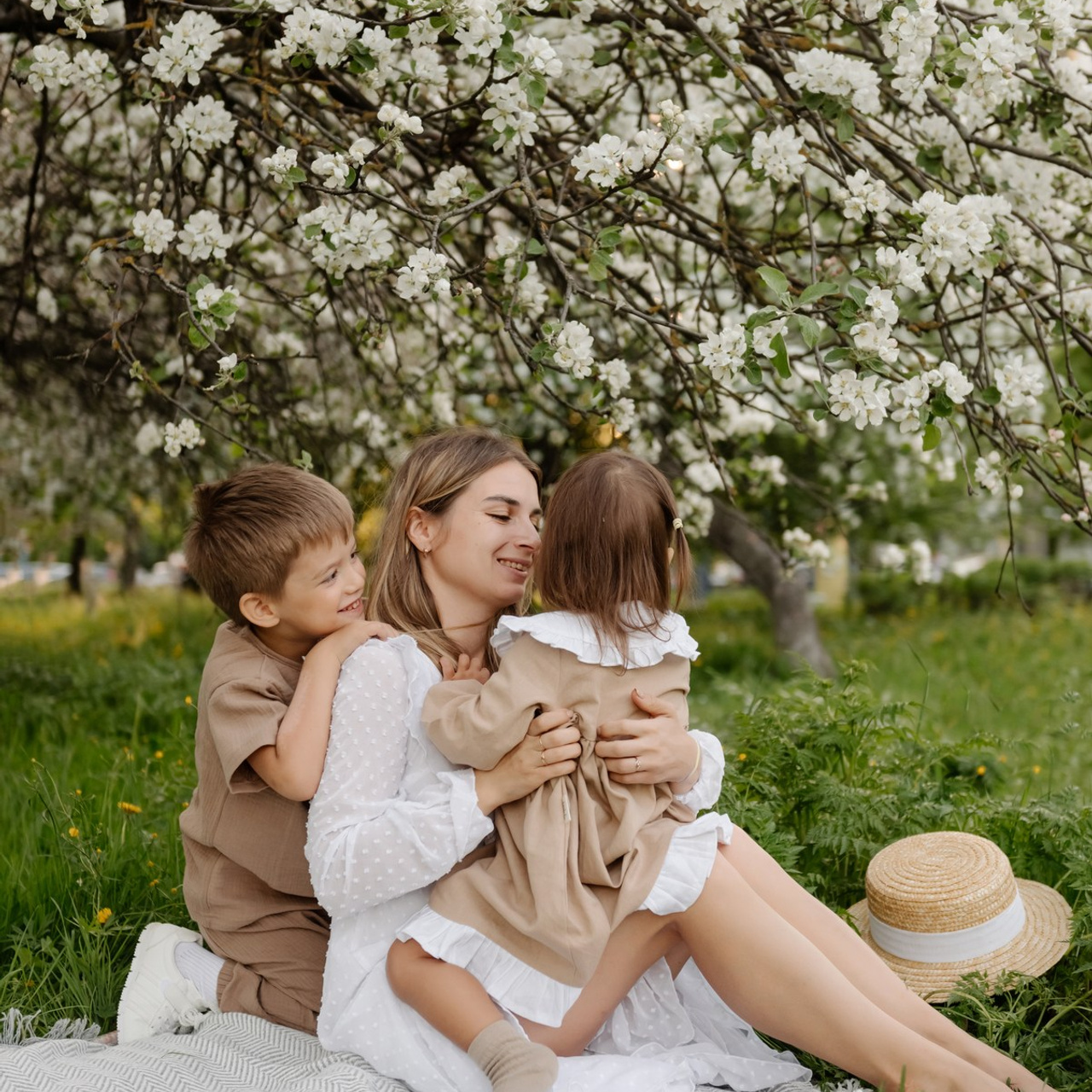 Яблоневое цветение