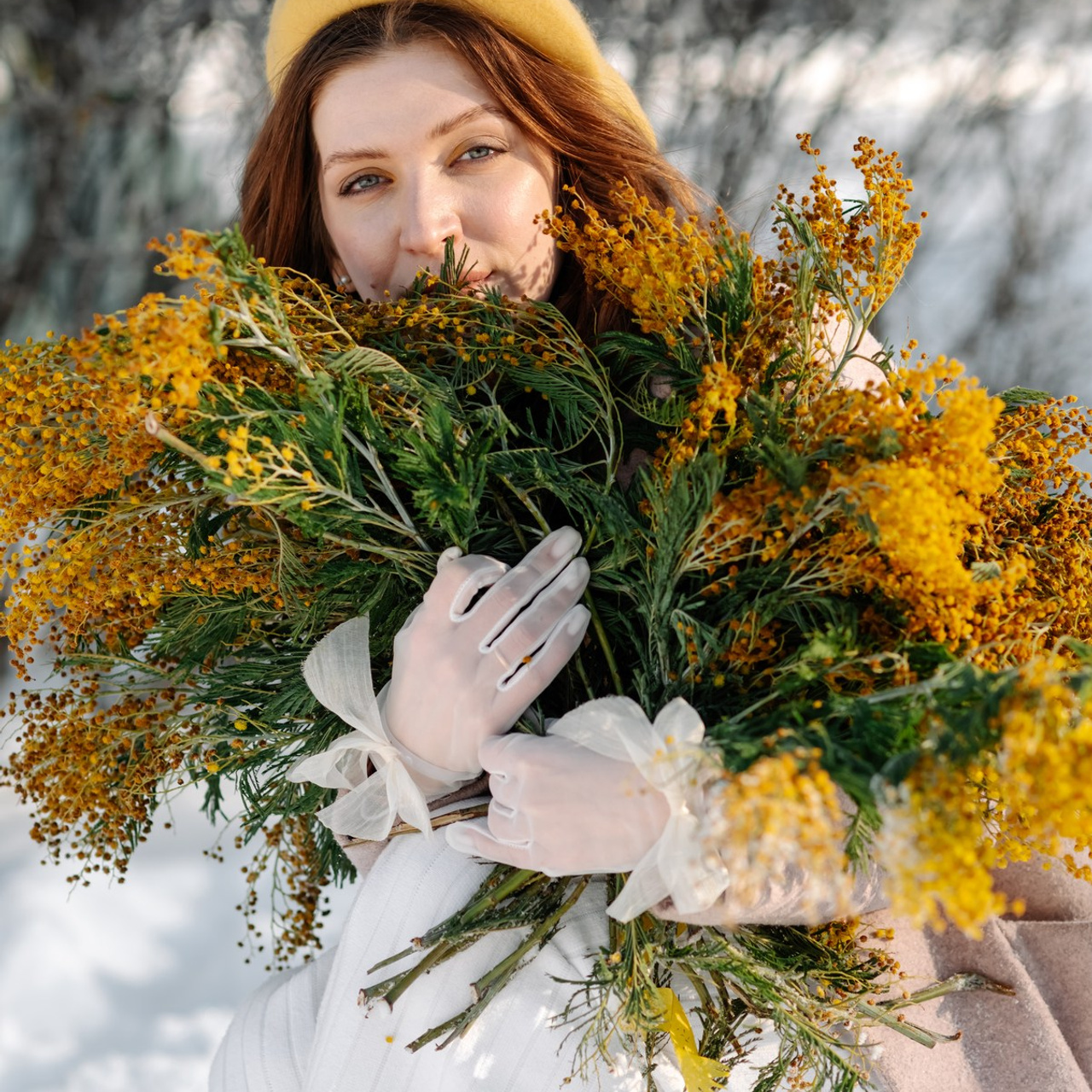 Анастасия с мимозой