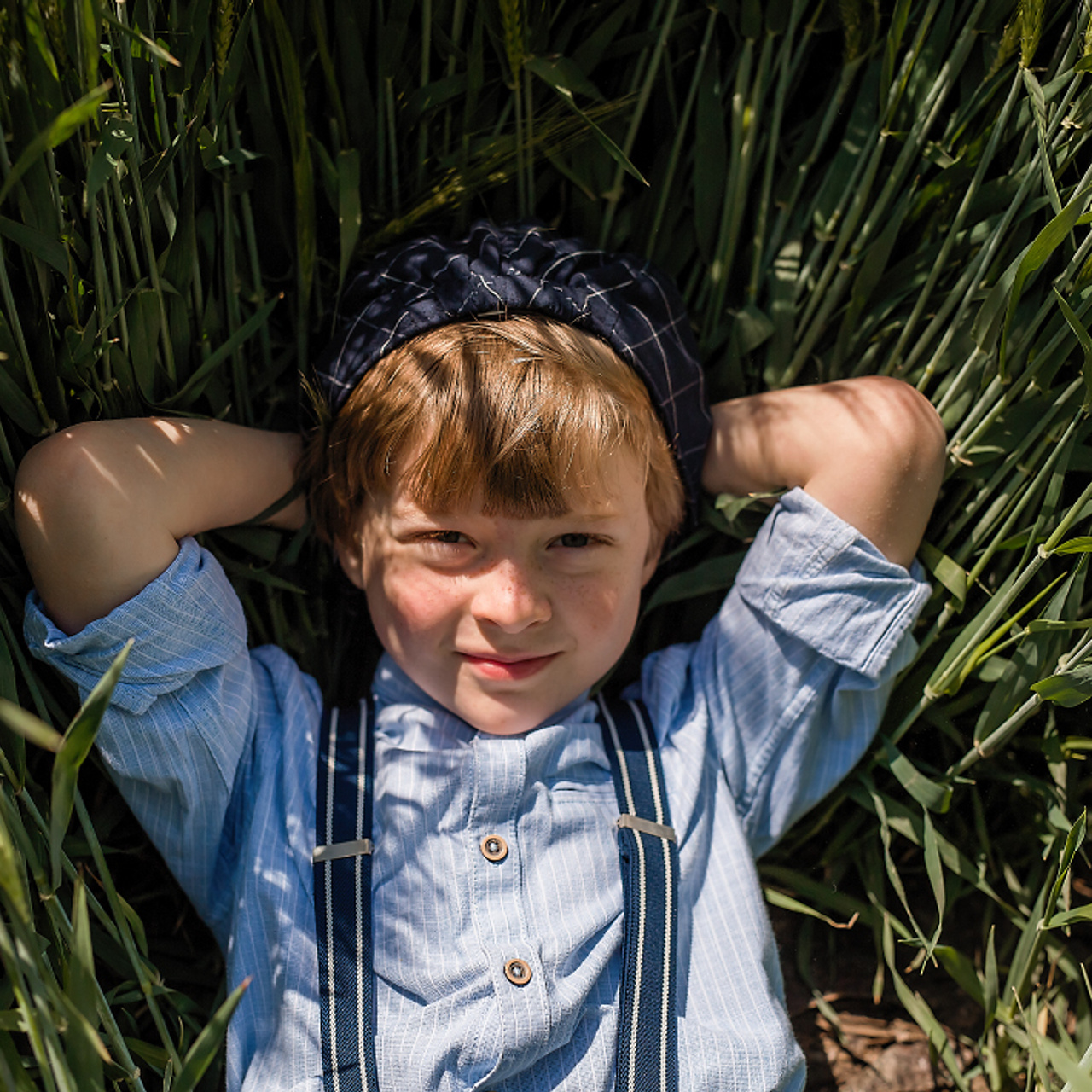 В поле ячменя.