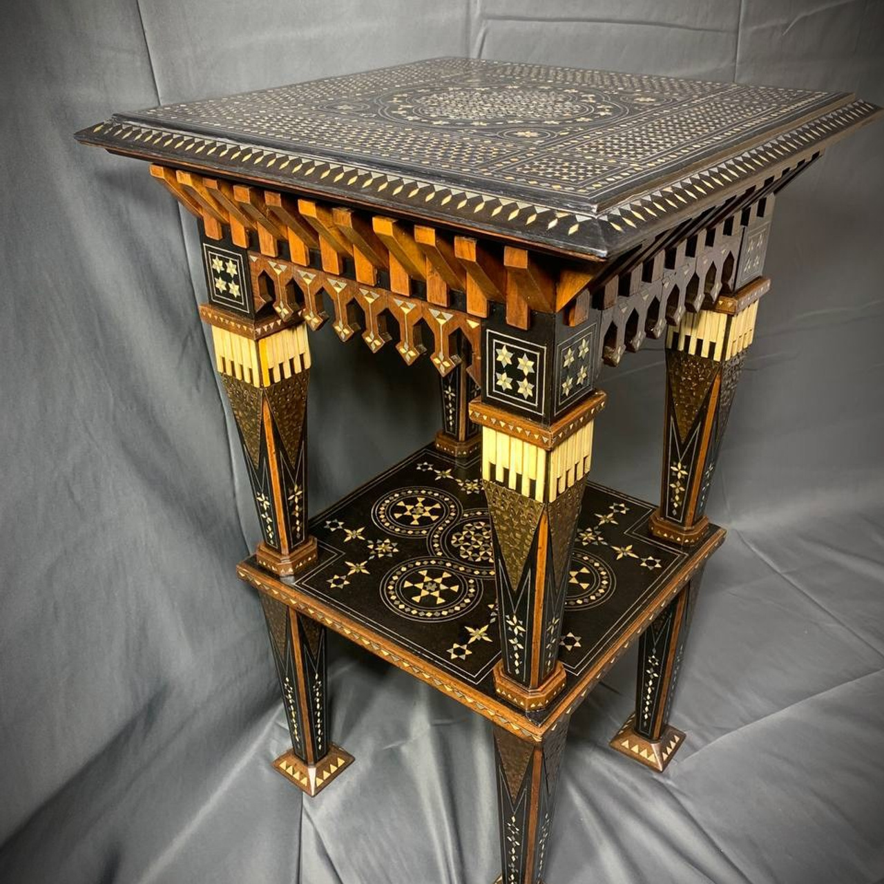 Кофейный столик Карло Бугатти 1900 г.