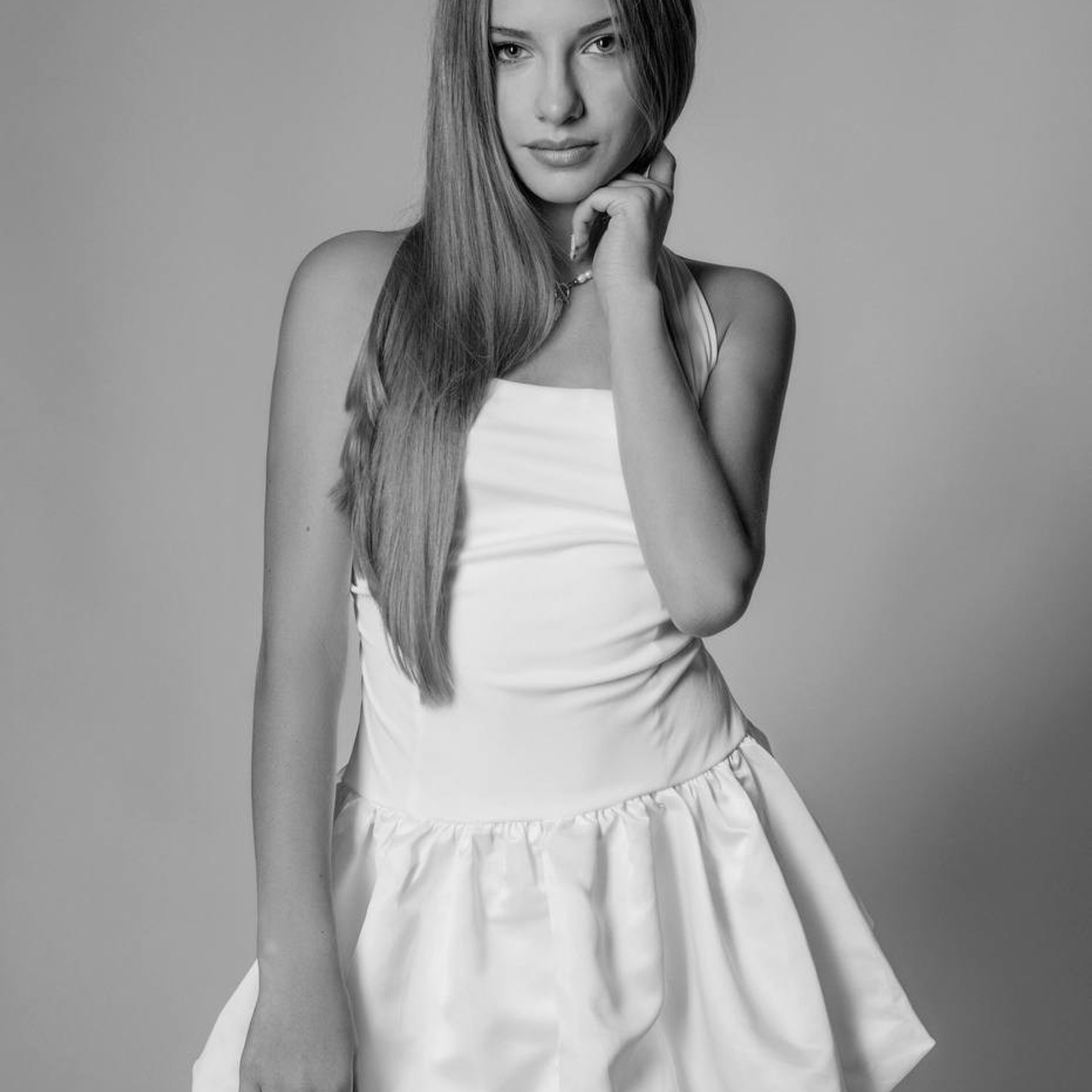 Интересуют съемки в  ДНР, Краснодарском крае, в Сочи, Анапе, Ростове и Москве - проф модель, занимается 11 лет художественной гимнастикой. Получила разряд КМС