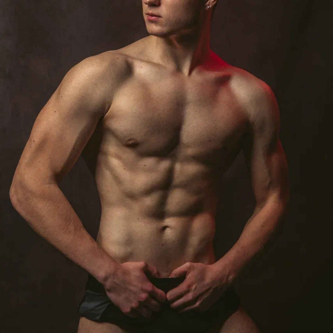 Накаченный парень 