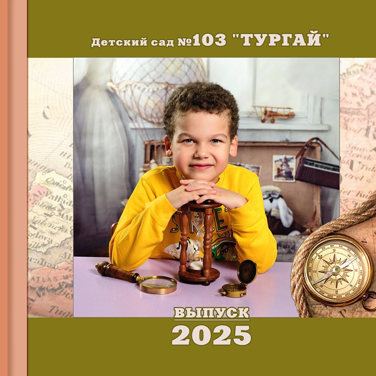 Книга для выпускника детского сада. Сад № 103. Формат 20Х20. 6 разворотов. Дизайн книги собственный. Все развороты индивидуальные.