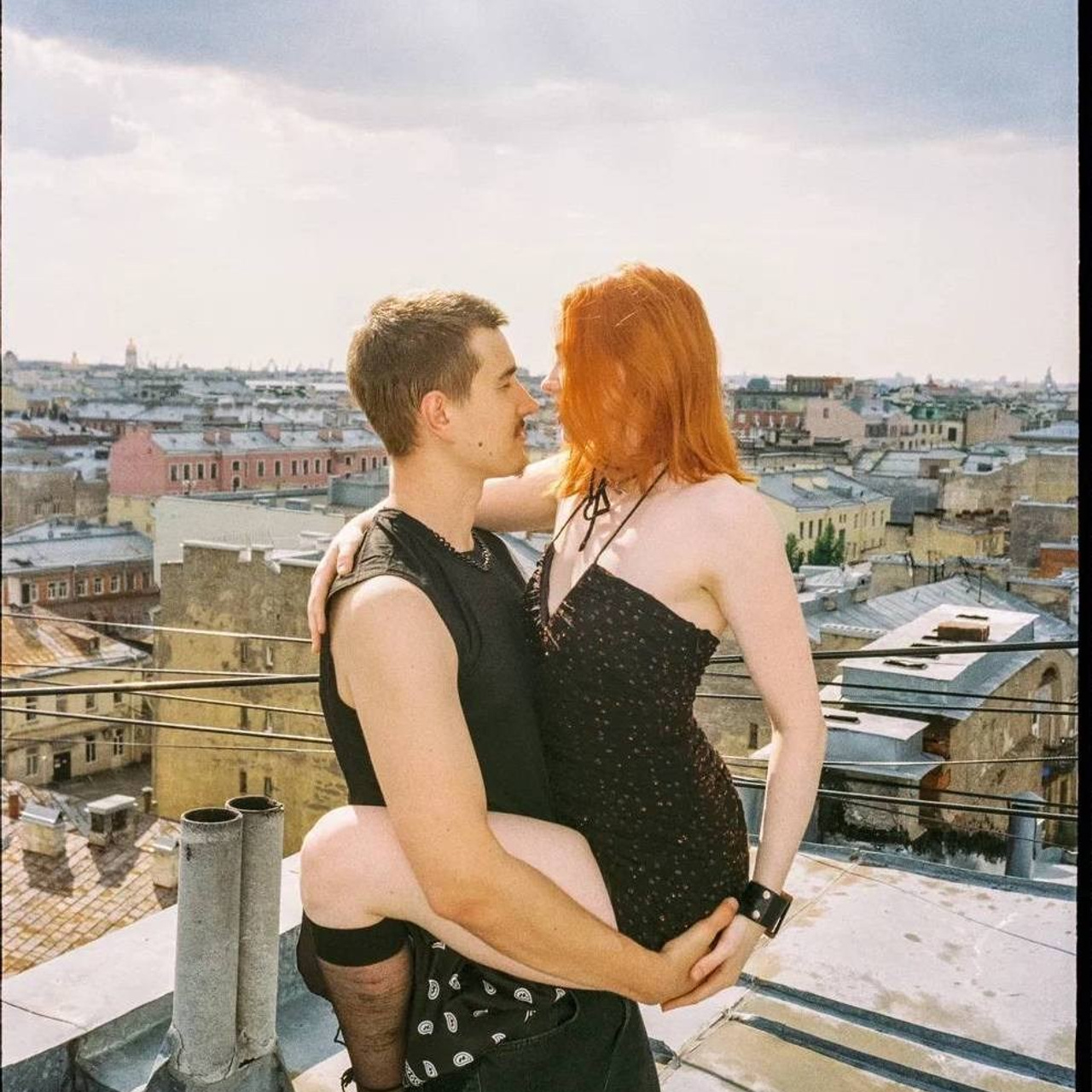 Навести тишины на крыше 🏙️. Индивидуальный и семейный фотограф в Санкт-Петербурге