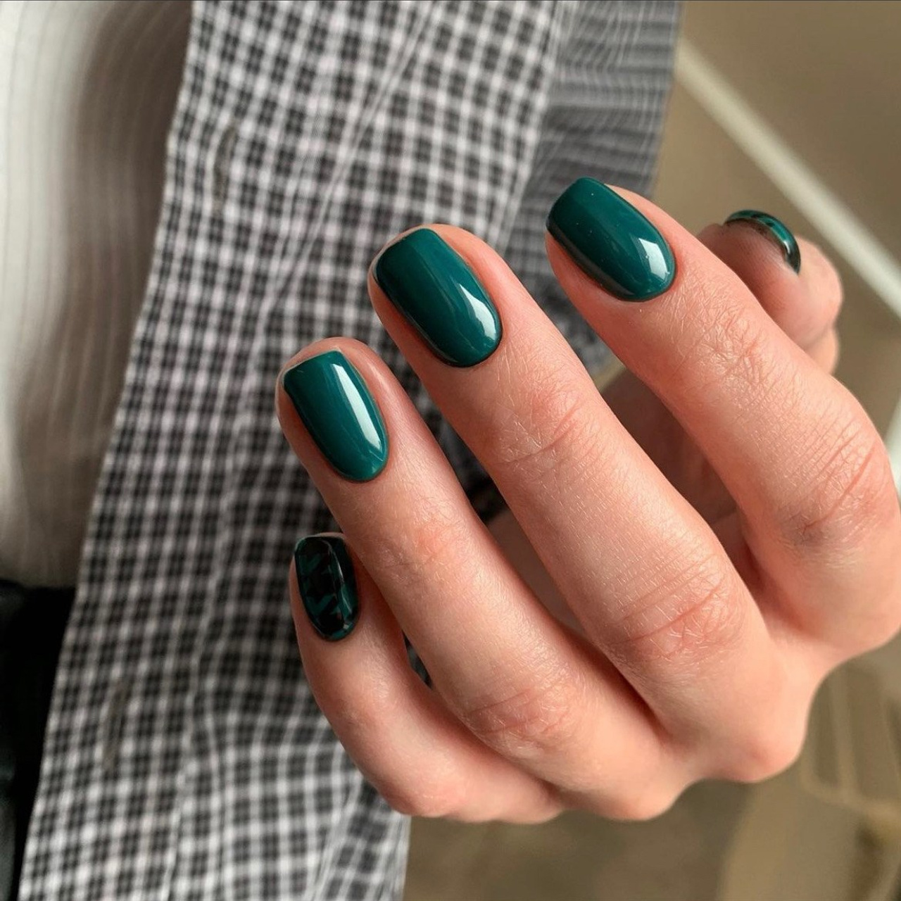 Снятие чужого покрытия (гель, акрил, акрилатик) - 600 ₽