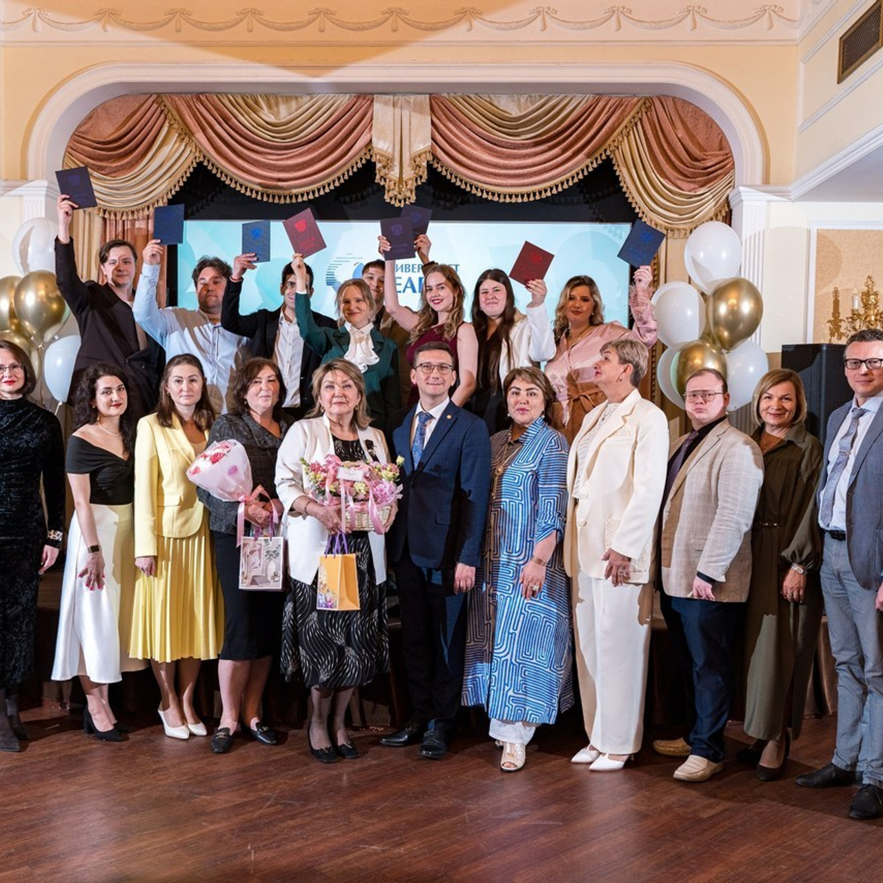 Посмотрите на чудесные отзывы свадебного и фотографа и видеографа