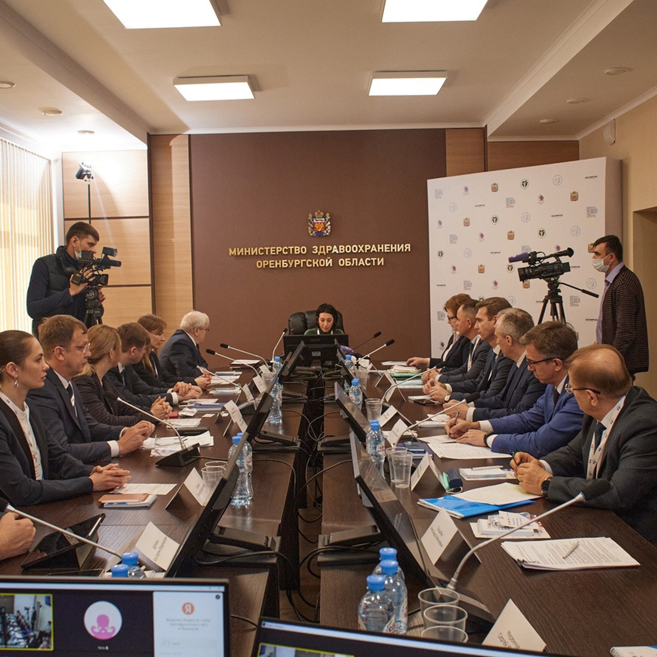 Круглый стол