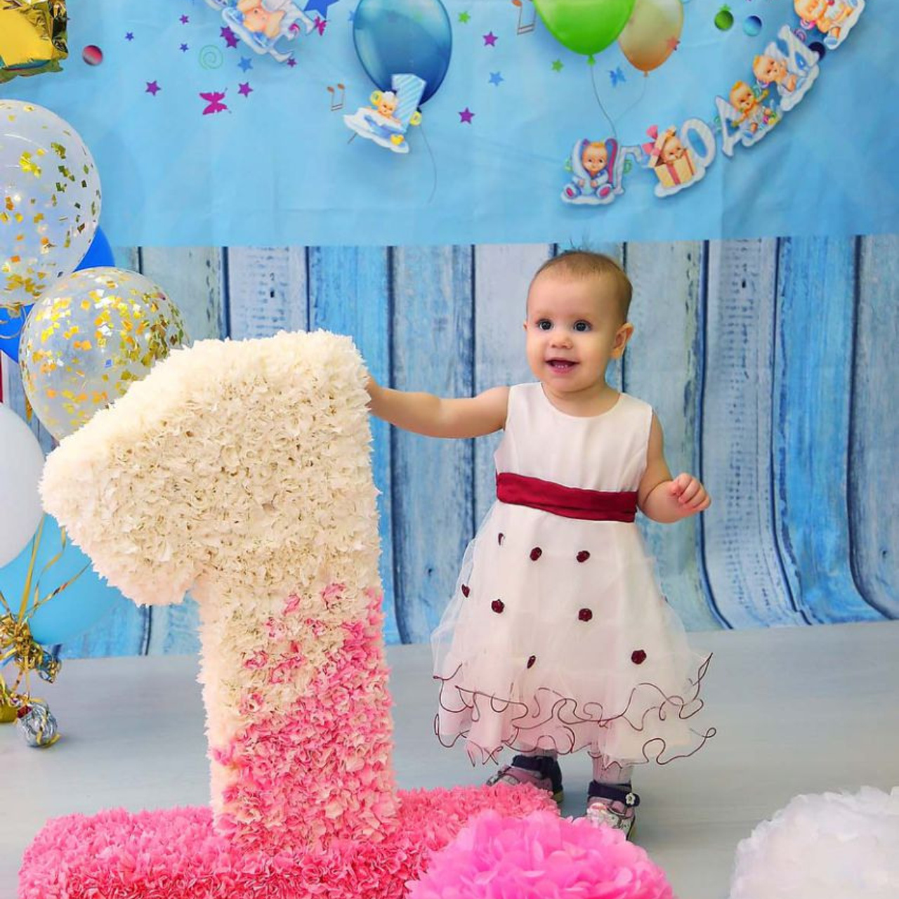 Анечке 1 годик