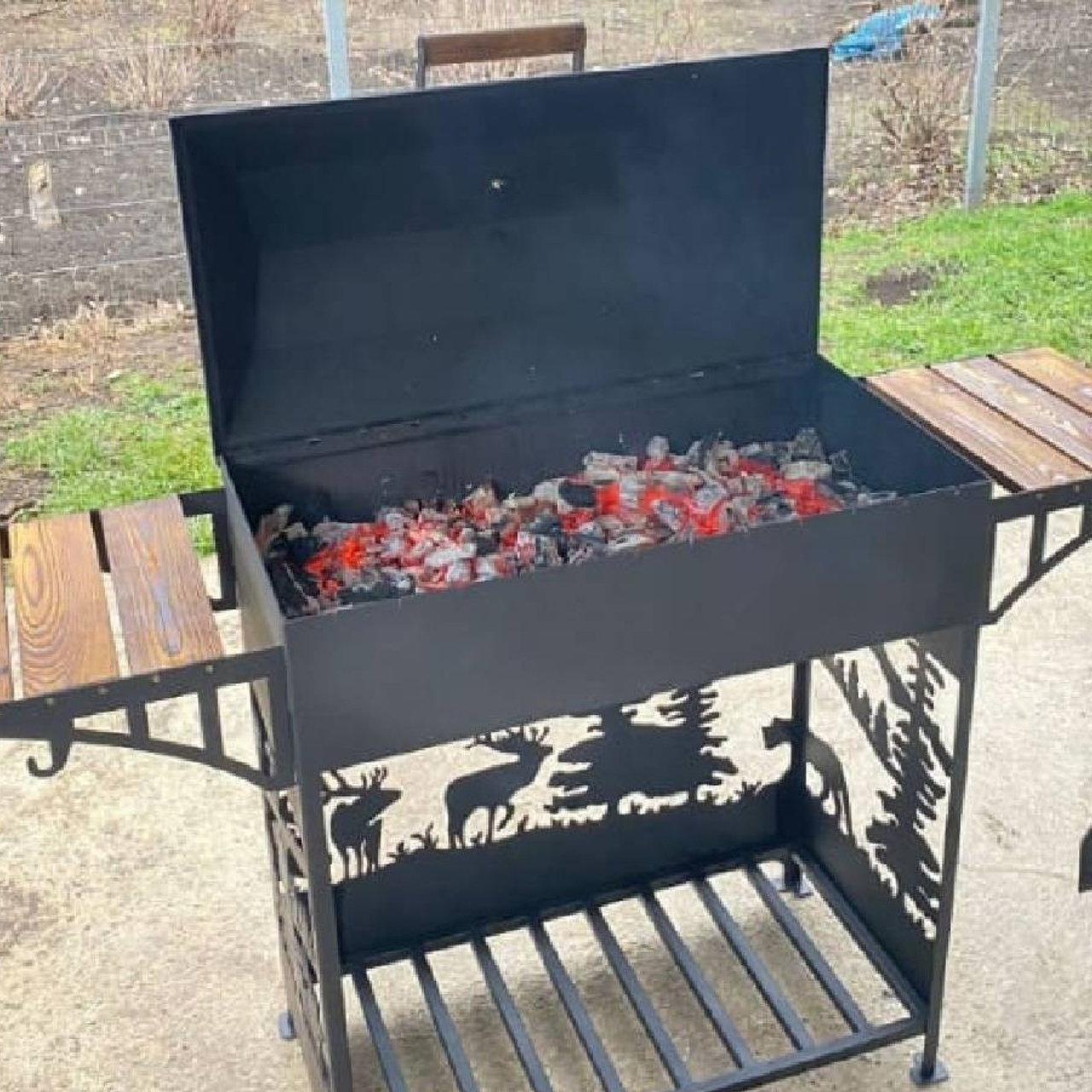 Универсал с резным рисунком и крышкой барбекю