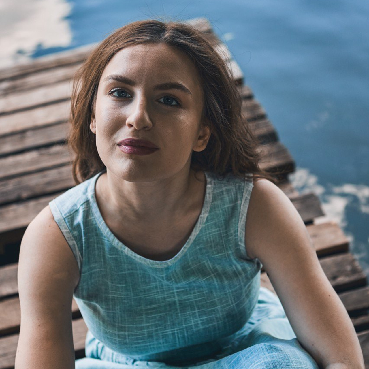 фотосессия на природе. девушка на пирсе. фотограф в Москве и в Подольске