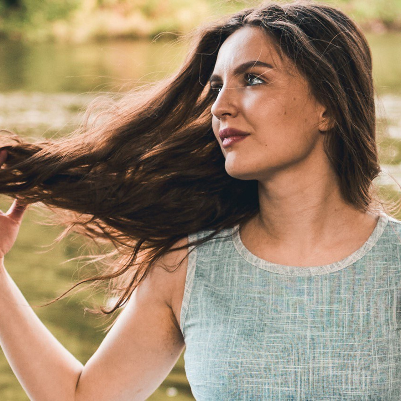 фотосессия летом у реки. женский портрет. фотограф в Москве и Подольске