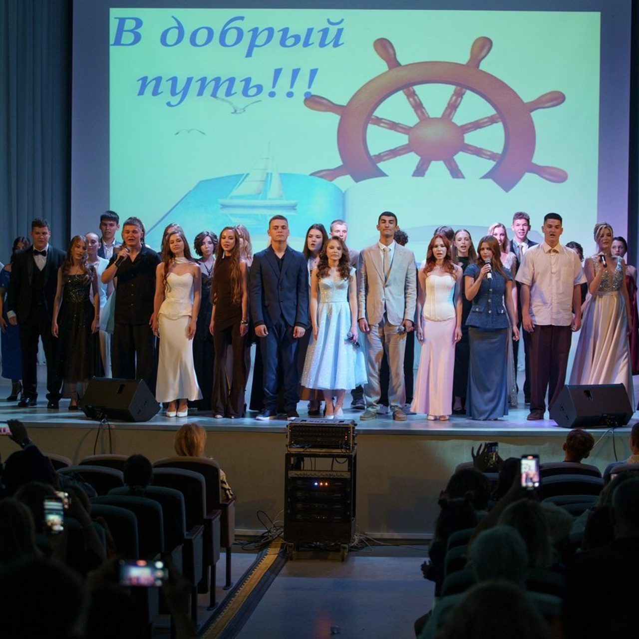 Отзывы. Фотограф Илья Булгаков предлагает профессиональные услуги в городе Вольск. Специализация: свадебная, семейная и студийная фотосъемка