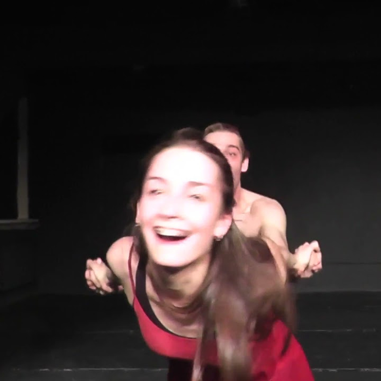 2017 режиссёрка пластического спектакля «Привет»