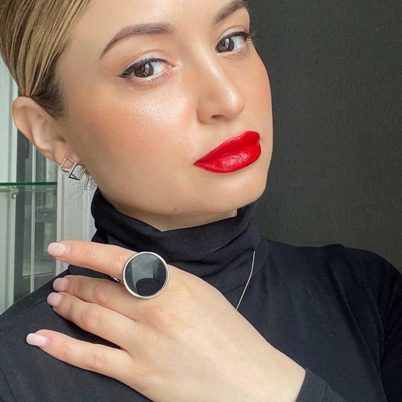 визажист и стилист по волосам Виктория Ф.