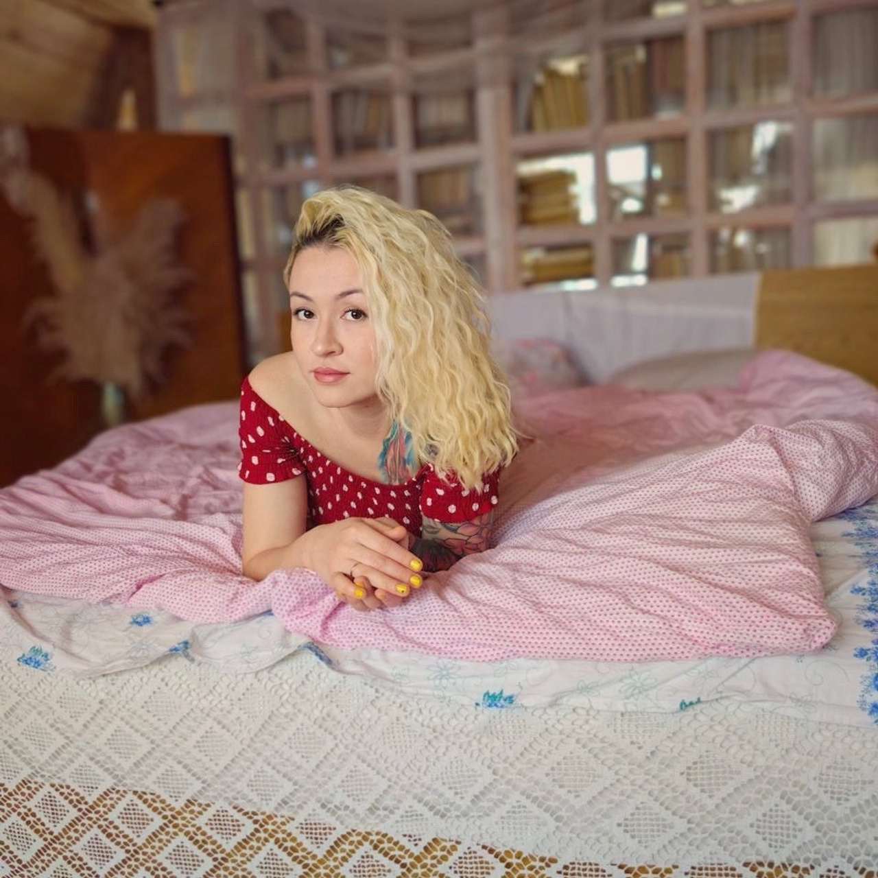 Семейная фотосессия love story. Загородная фотостудия Глэмпинг в МО