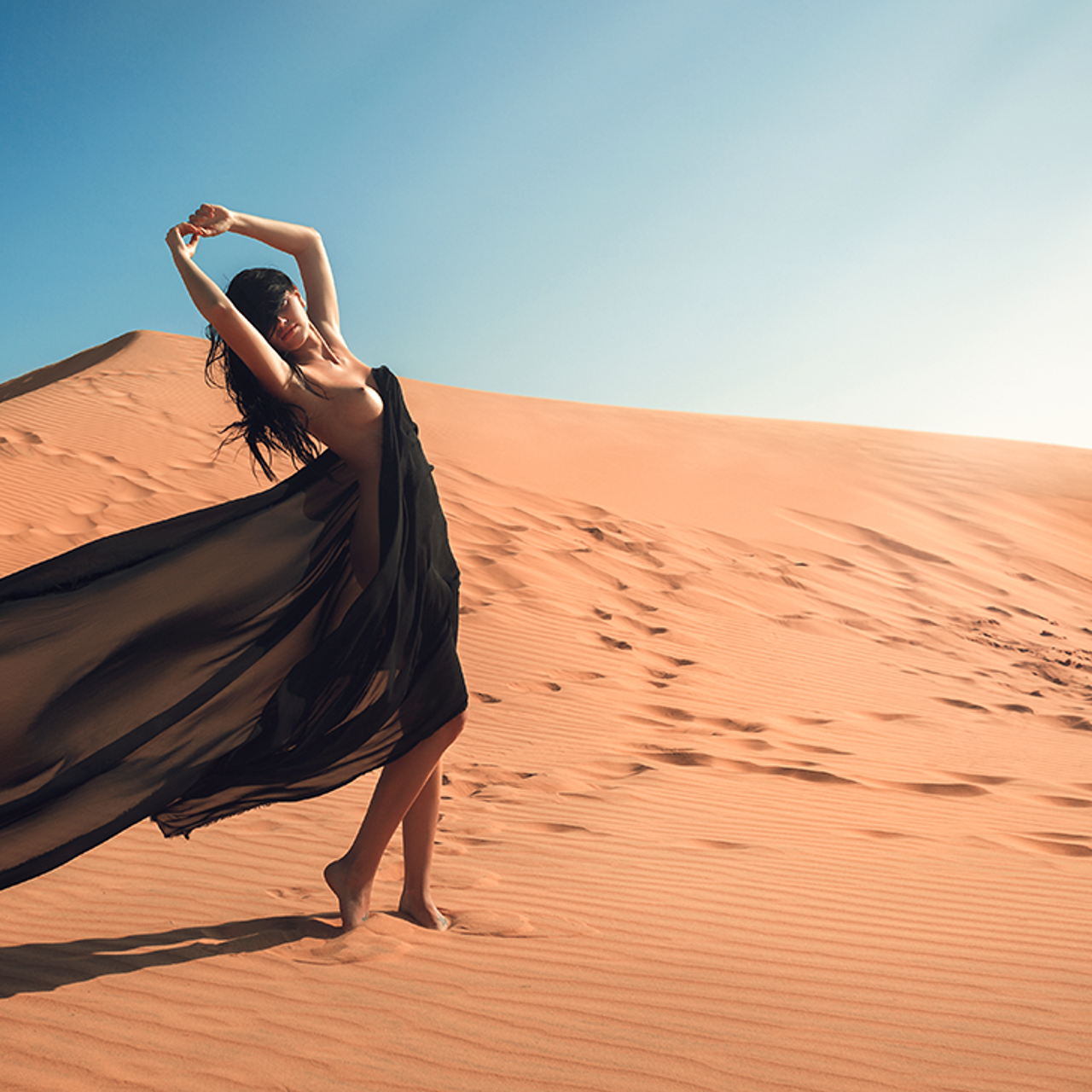 - снимаю на условиях TFP, провожу регулярные арт-ню воркшопы в СПБ  и. Фотограф Облако Александра