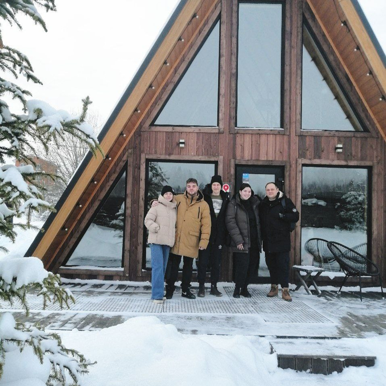 Загородный дом для отдыха на майские праздники с баней, уличным чаном на 6 человек - забронировать. Коттедж А-фрейм с баней и уличным чаном в Подмосковье - в аренду для отдыха
