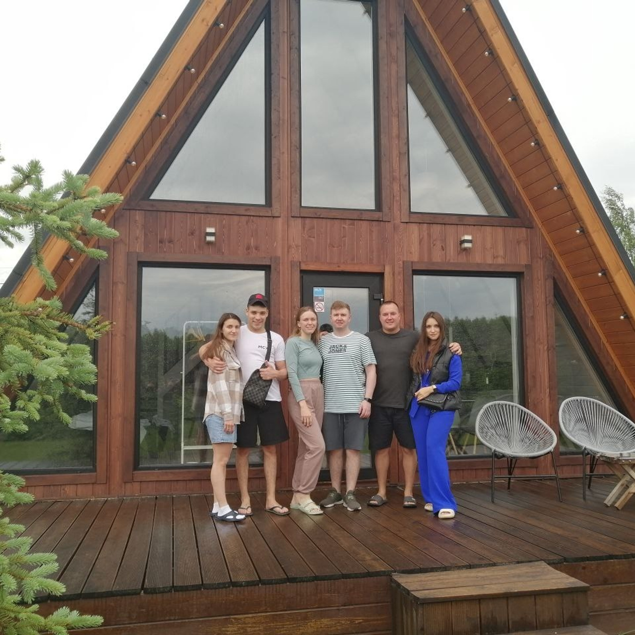 Загородный дом для отдыха на майские праздники с баней, уличным чаном на 6 человек - забронировать. Коттедж А-фрейм с баней и уличным чаном в Подмосковье - в аренду для отдыха