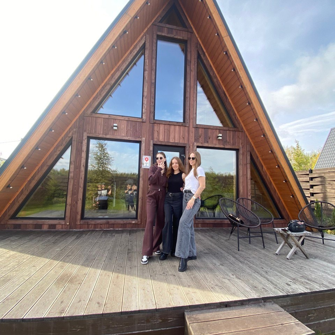 Глэмпинг в Подмосковье с баней и чаном на 6 человек - арендовать дом. Коттедж А-фрейм с баней и уличным чаном в Подмосковье - в аренду для отдыха