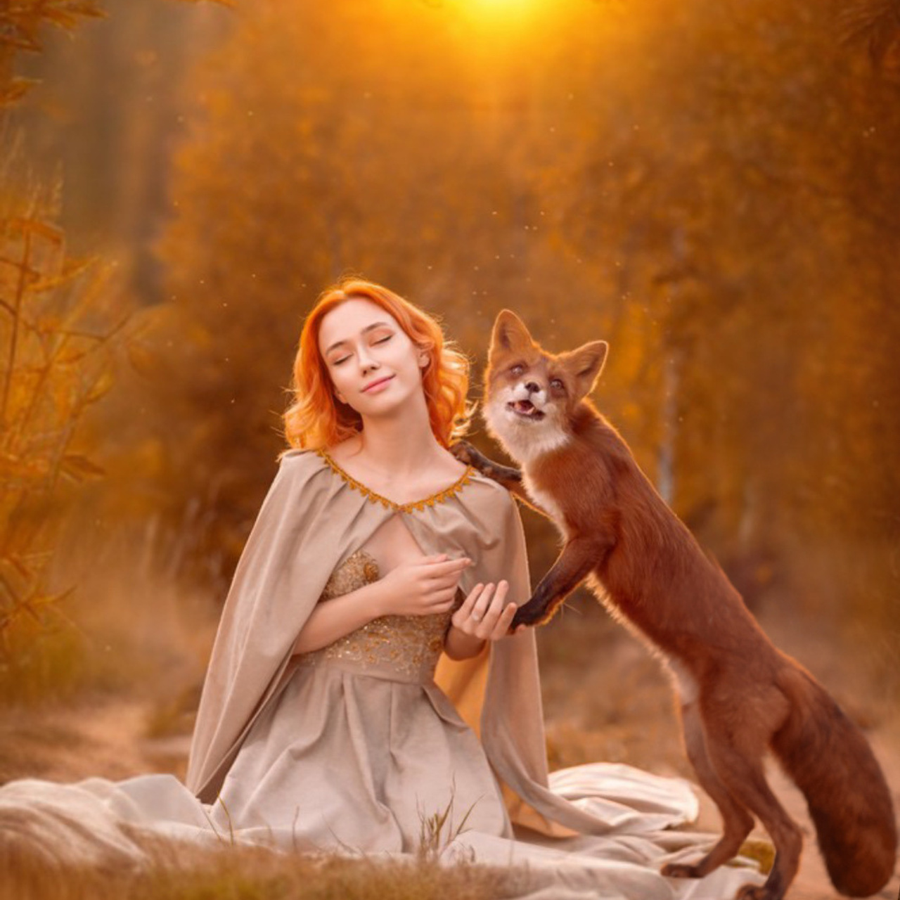 Алёна с лисой