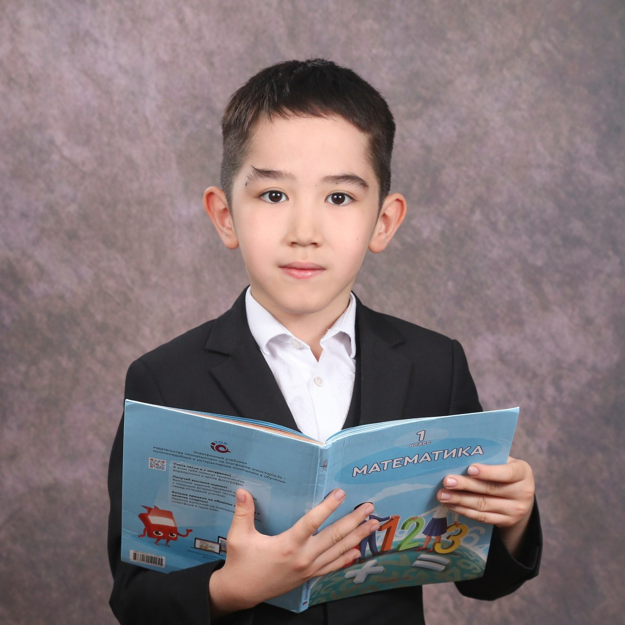 Отзывы и пожелания о Мастерской детской фотографии Happybook. Детский фотограф в Алматы, виньетки, выпускной альбом Алматы