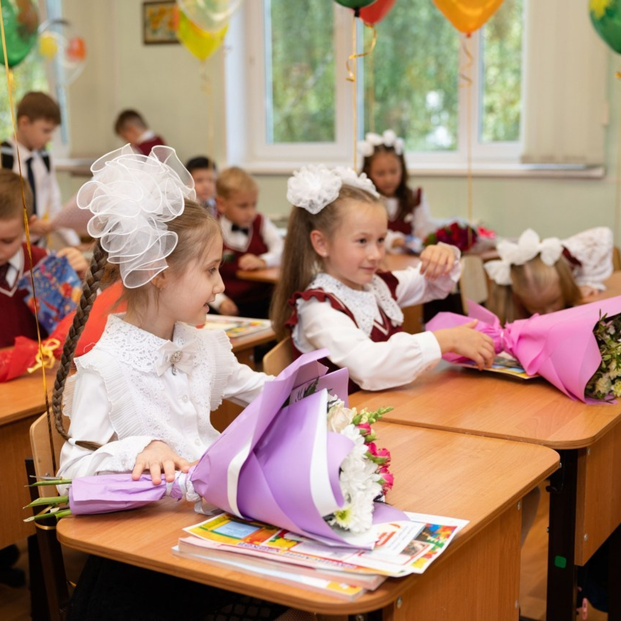 Отзывы о моей работе и готовых выпускных альбомах от Лапшиной Юлии. Лапшина Юлия — школьный фотограф в Нижнем Новгороде. Выпускные альбомы