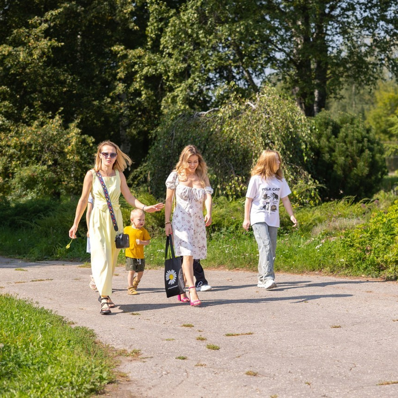 Отзывы о моей работе и готовых выпускных альбомах от Лапшиной Юлии. Лапшина Юлия — школьный фотограф в Нижнем Новгороде. Выпускные альбомы