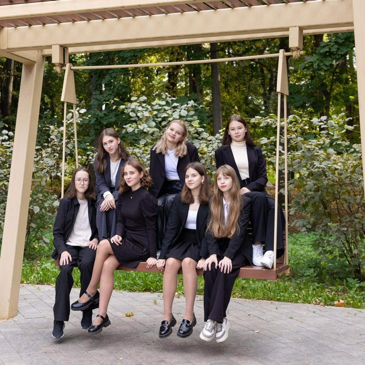 Отзывы о моей работе и готовых выпускных альбомах от Лапшиной Юлии. Лапшина Юлия — школьный фотограф в Нижнем Новгороде. Выпускные альбомы