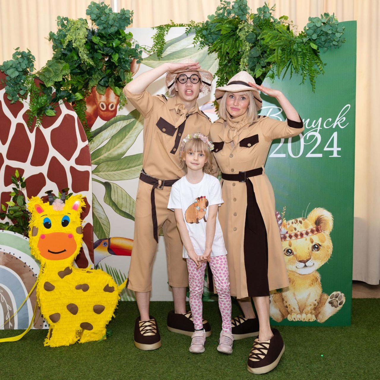 Отзывы о моей работе и готовых выпускных альбомах от Лапшиной Юлии. Лапшина Юлия — школьный фотограф в Нижнем Новгороде. Выпускные альбомы