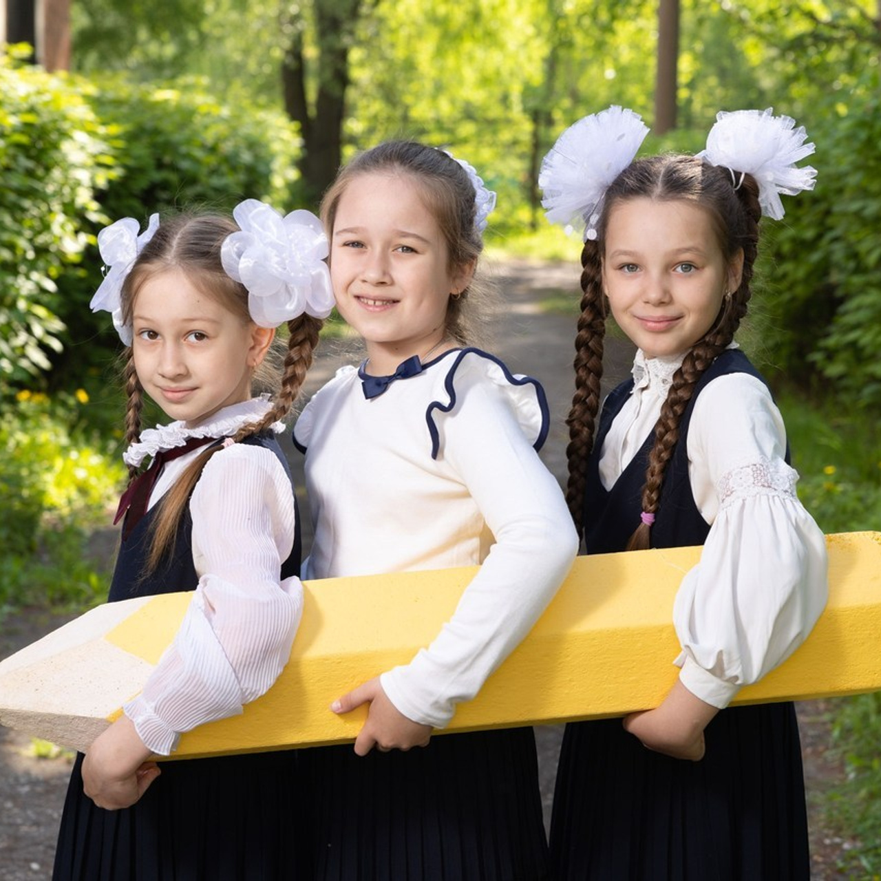 Отзывы о моей работе и готовых выпускных альбомах от Лапшиной Юлии. Лапшина Юлия — школьный фотограф в Нижнем Новгороде. Выпускные альбомы