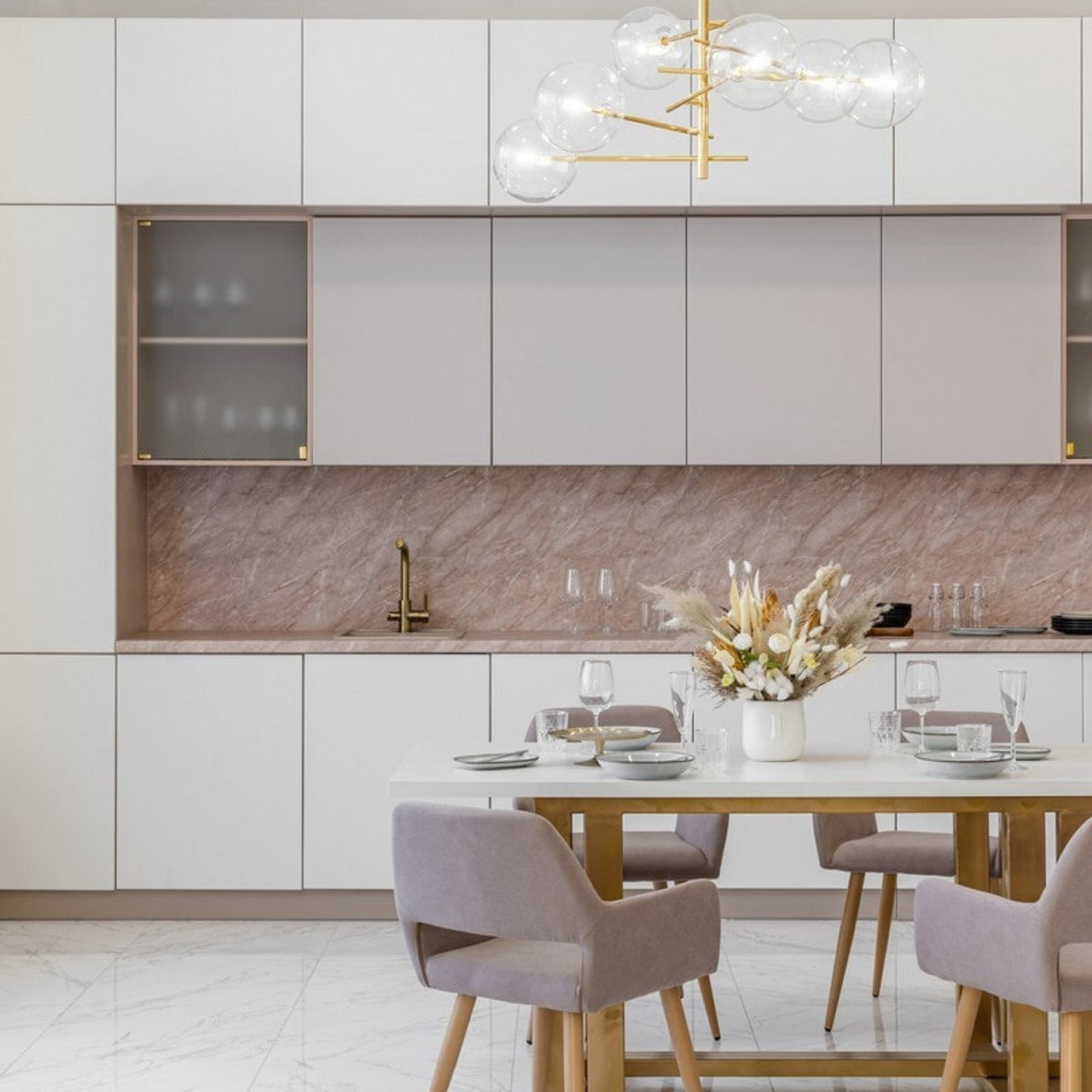 Фотостудия Daily Studio. Профессиональный фотограф беременности в СПБ. Стильные фотосессии беременности в стиле минимализм и классическая фотография