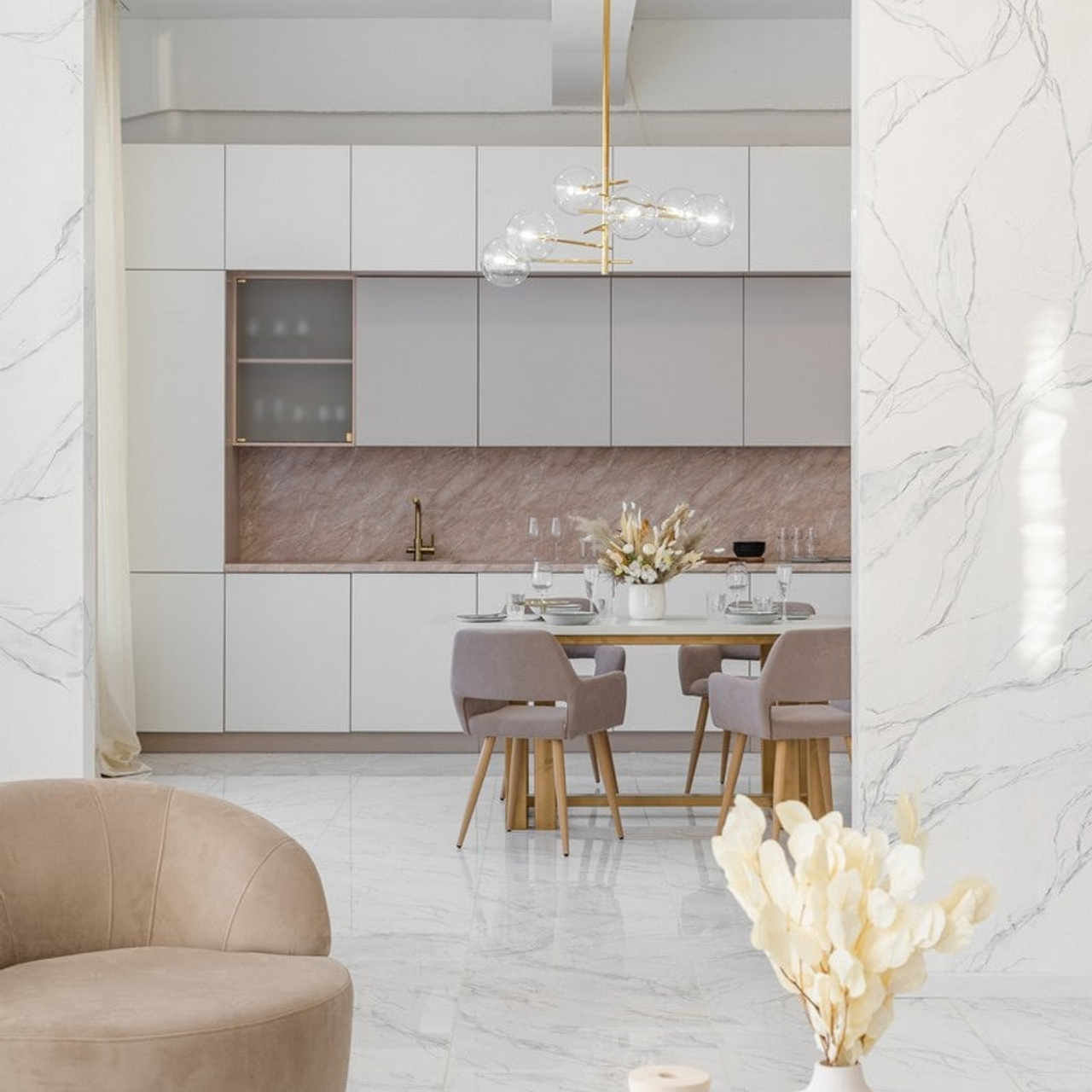 Фотостудия Daily Studio. Профессиональный фотограф беременности в СПБ. Стильные фотосессии беременности в стиле минимализм и классическая фотография